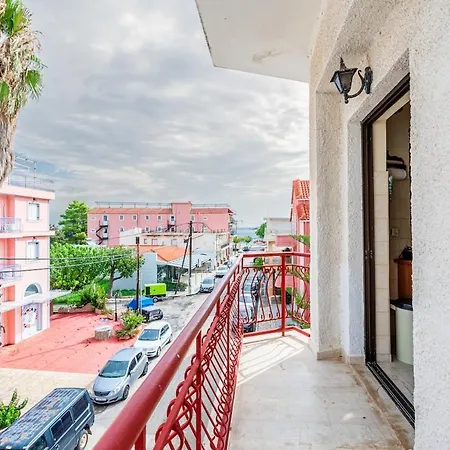 For 4 By Alecos Apartmán *