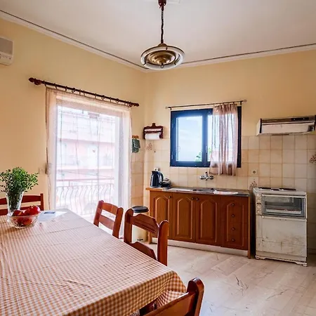 For 4 By Alecos Apartmán *