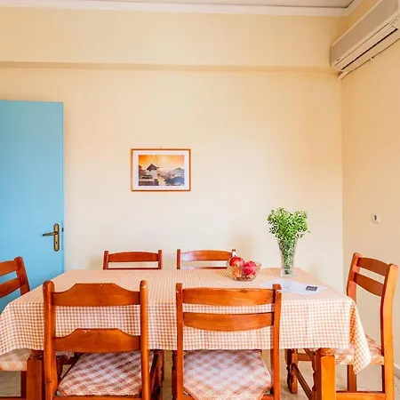 Apartmán For 4 By Alecos *