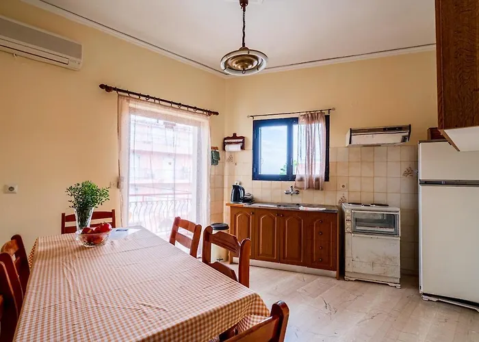 For 4 By Alecos Apartmán *